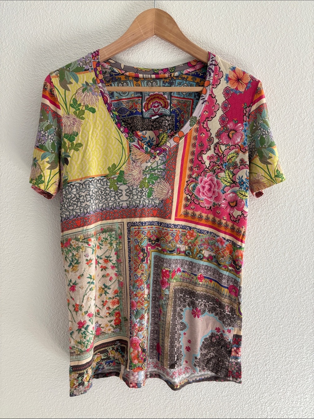 Johnny Was Calloway Short Sleeve V Neck Tee Size Small Colorful Patchwork Print